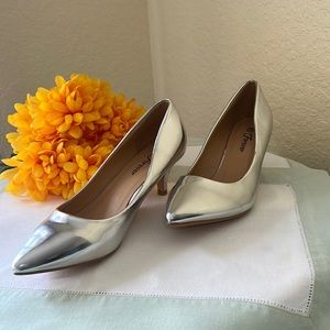 🐰 sold 🐰Forever kitty heels shoes size 71/5 silver